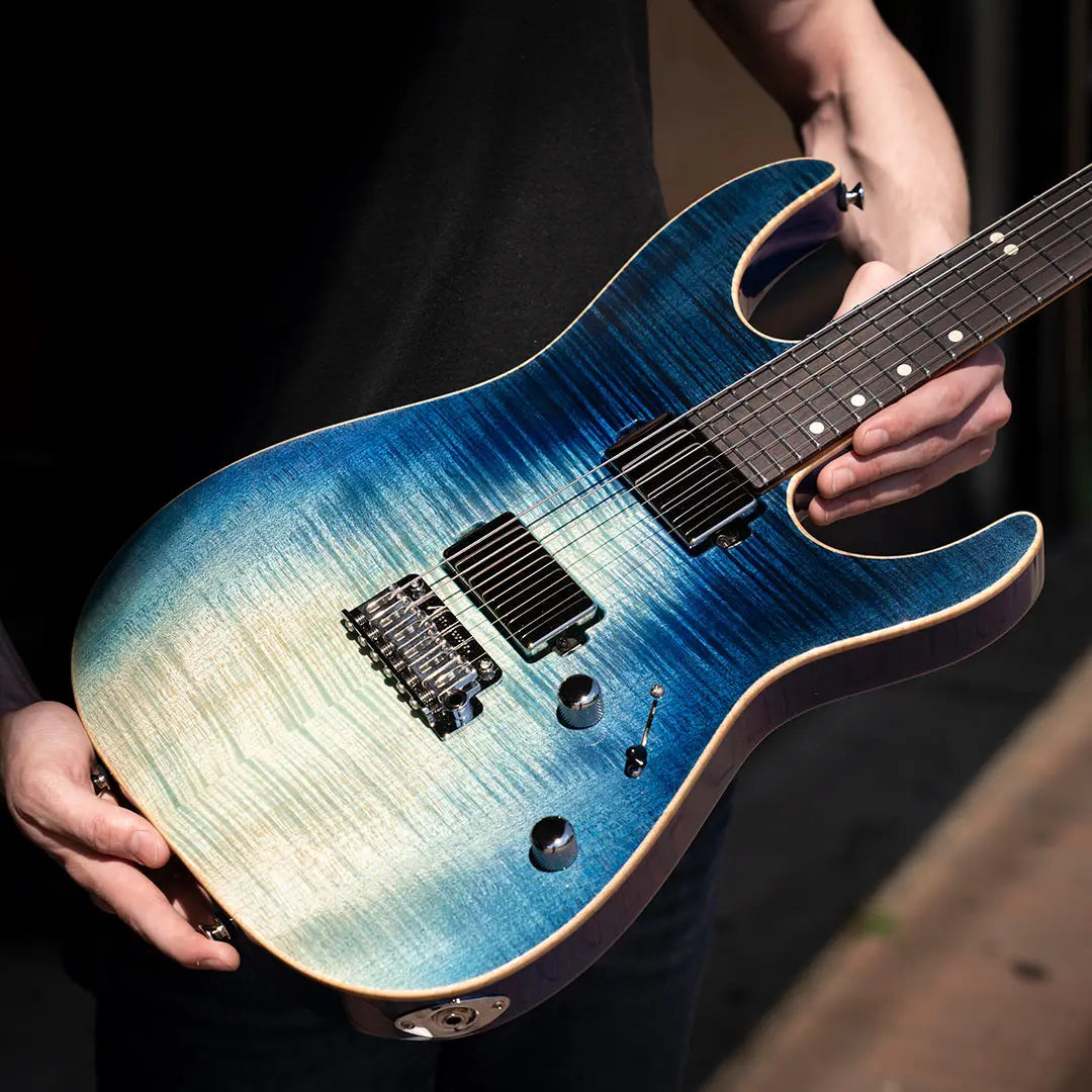 Mastering Electric Guitar Craftsmanship: The Art and Quality of Tom Anderson Guitars Midwood Guitar