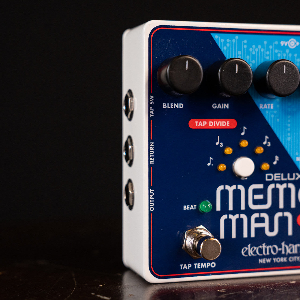 Electro-Harmonix Deluxe Memory Man 1100-TT Analog Delay Pedal