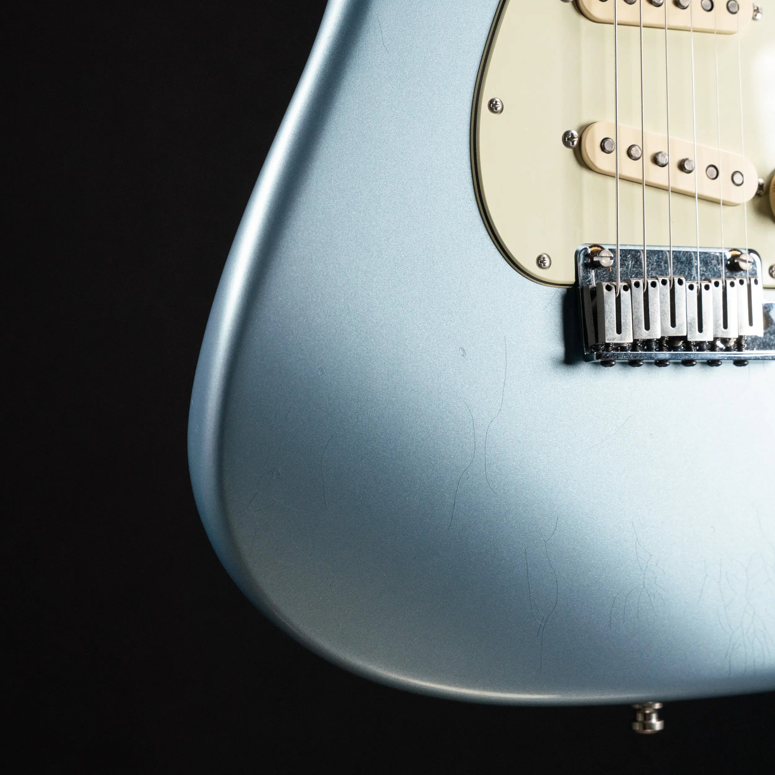 Fender American Ultra Luxe Vintage '60s Stratocaster - Ice Blue Metallic Fender