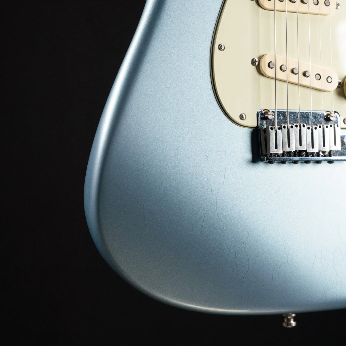 Fender American Ultra Luxe Vintage '60s Stratocaster - Ice Blue Metallic Fender