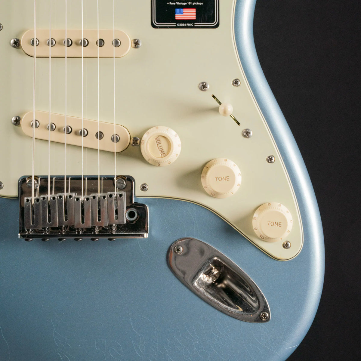 Fender American Ultra Luxe Vintage '60s Stratocaster - Ice Blue Metallic Fender