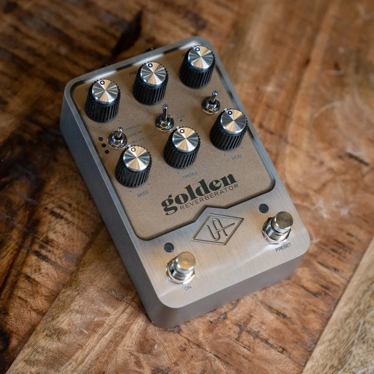 golden reverberator pedal Universal Audio Golden Reverberator Reverb Pedal