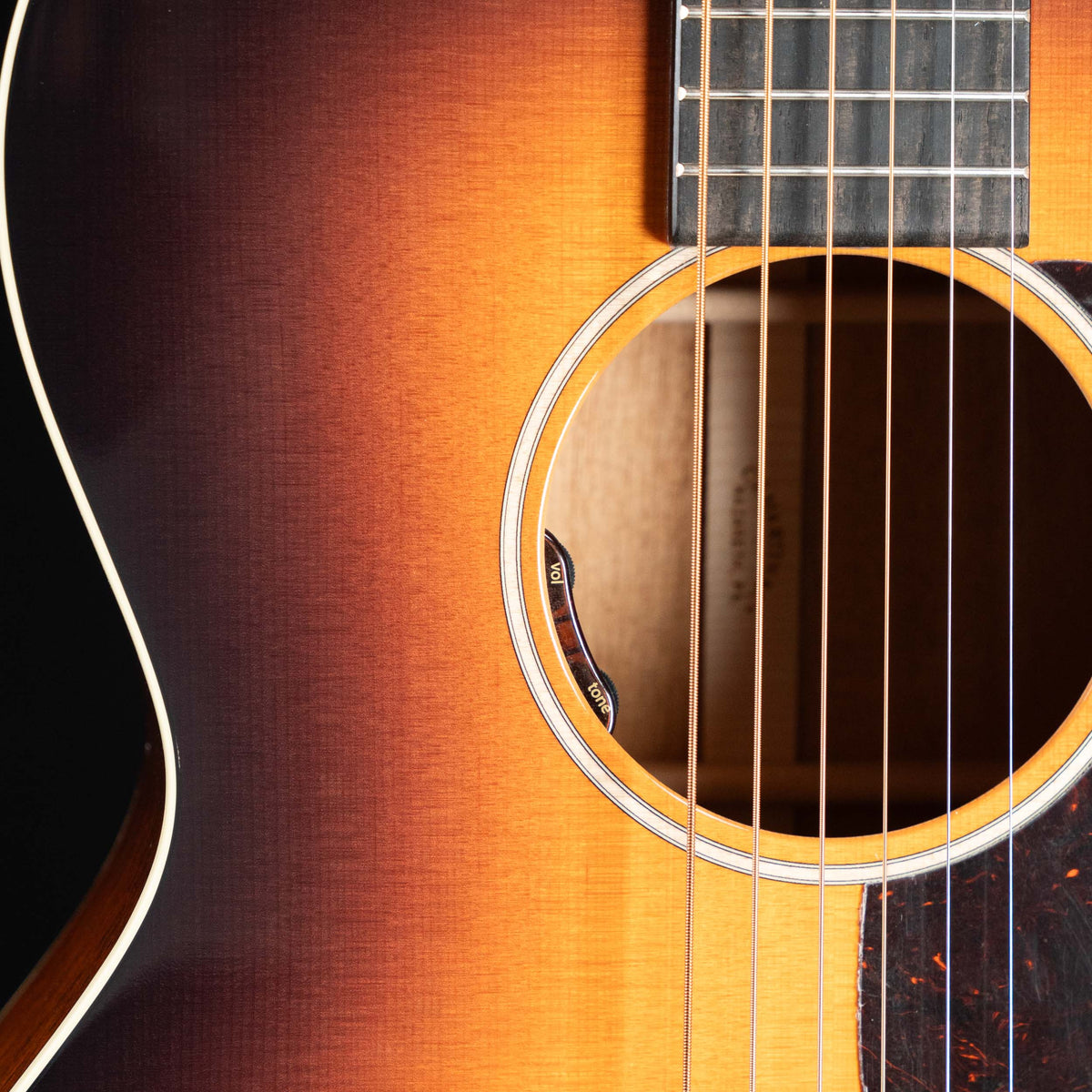Martin 00L-16E Acoustic Electric Guitar - 1935 Burst